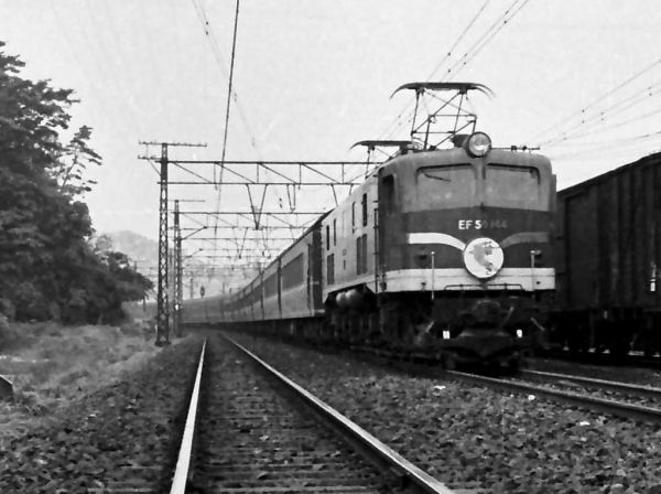 hayabusaEF58144.jpg (46705 �o�C�g)