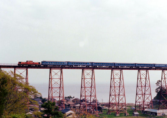 FH020012.jpg (48781 �o�C�g)